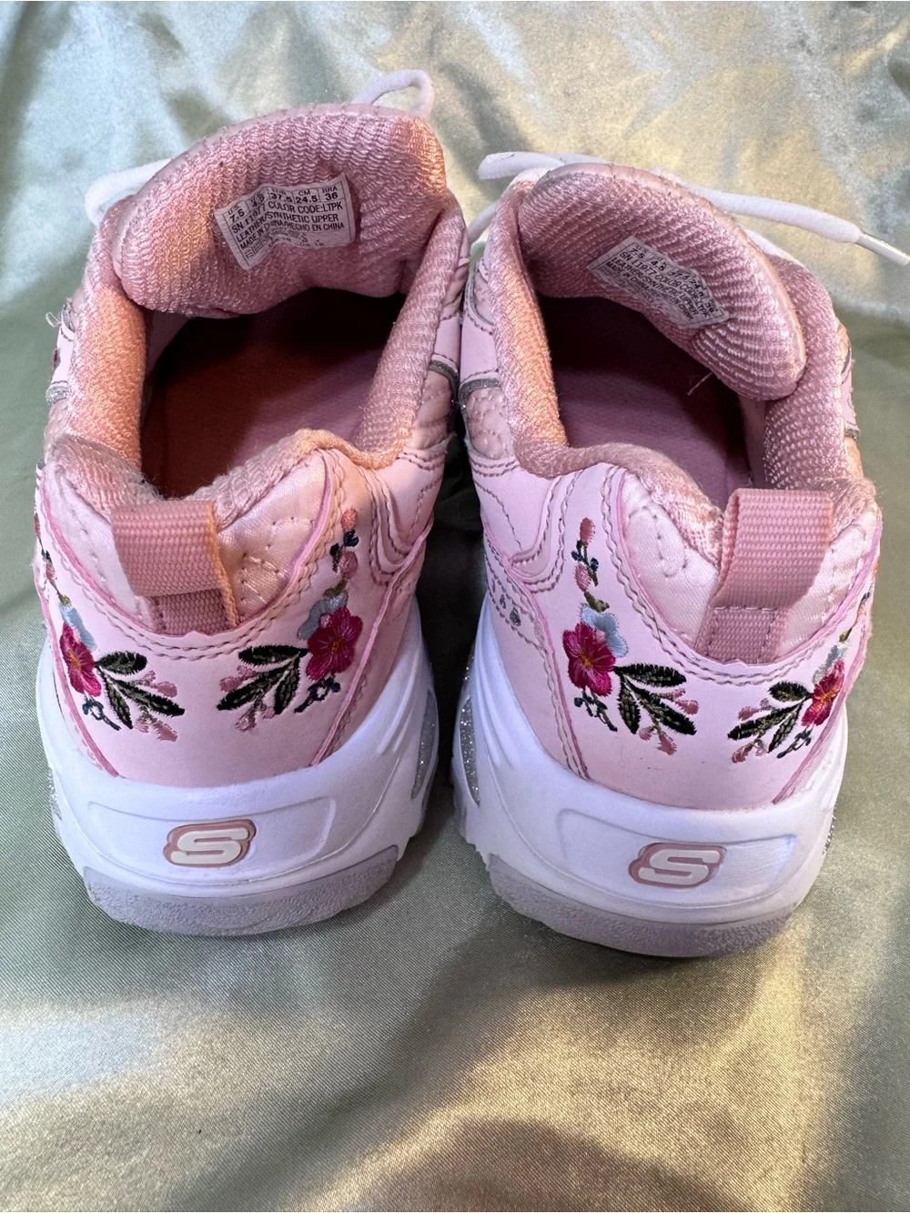 Skechers D'Lites Pink Floral Embroidered Sneaker w/ Sparkle Rhinestones size 7.5
